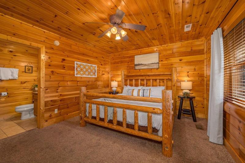 Luxurious Cabin in the Great Smoky Mountains - image 20
