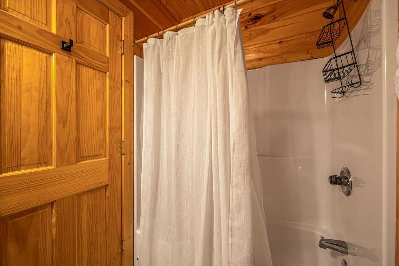 Luxurious Cabin in the Great Smoky Mountains - image 28