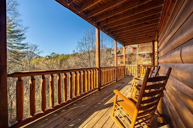 Luxurious Cabin in the Great Smoky Mountains - image 34