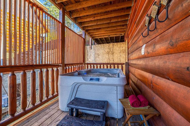 Luxurious Cabin in the Great Smoky Mountains - image 31