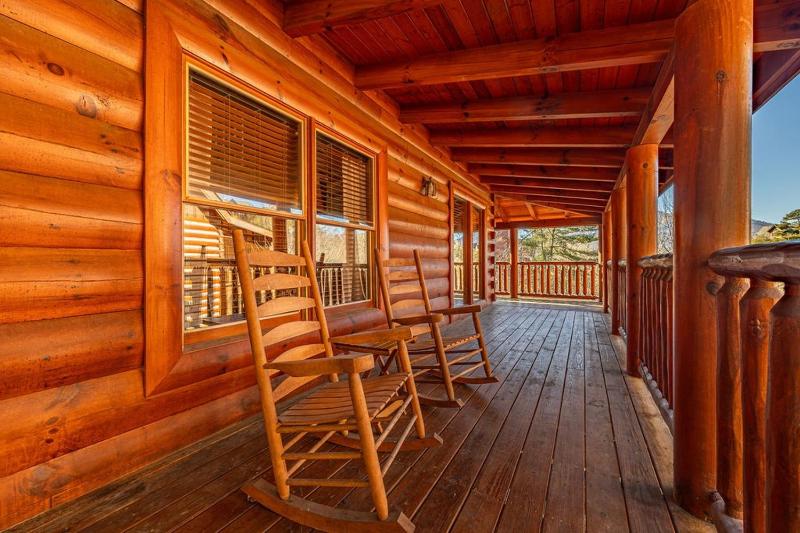 Luxurious Cabin in the Great Smoky Mountains - image 43