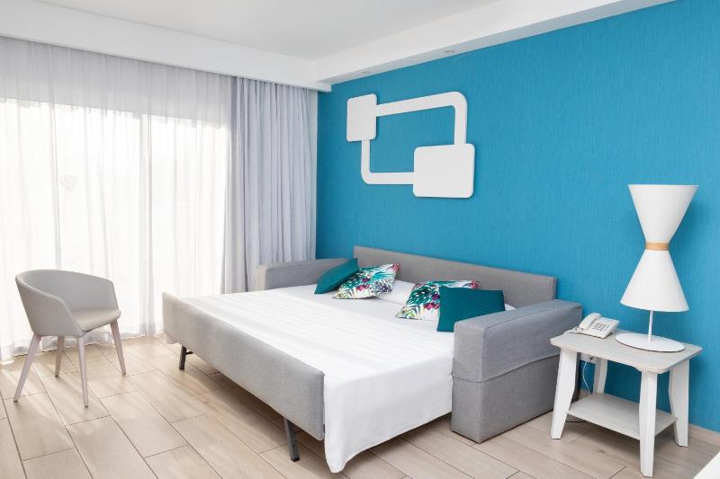 Suite (2 adults + 1 child) image 4