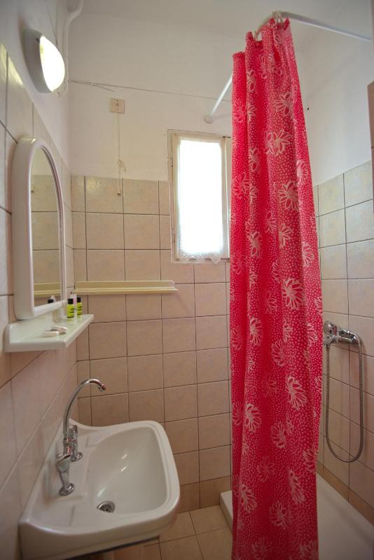 Economy Double Room image 4