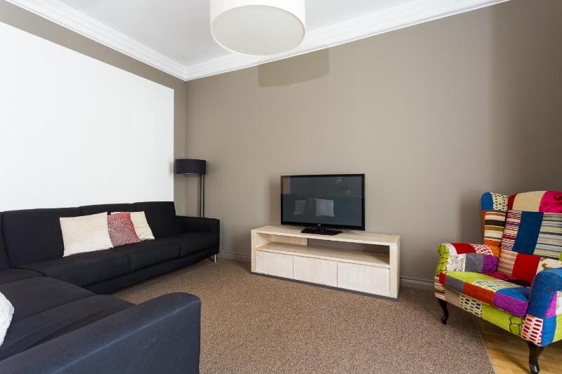 Three-Bedroom Apartment with Balcony image 4