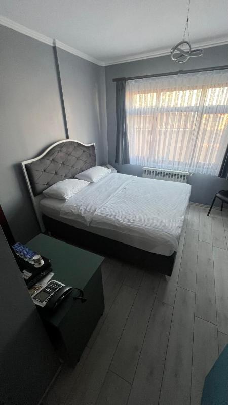 Standard Double Room image 3