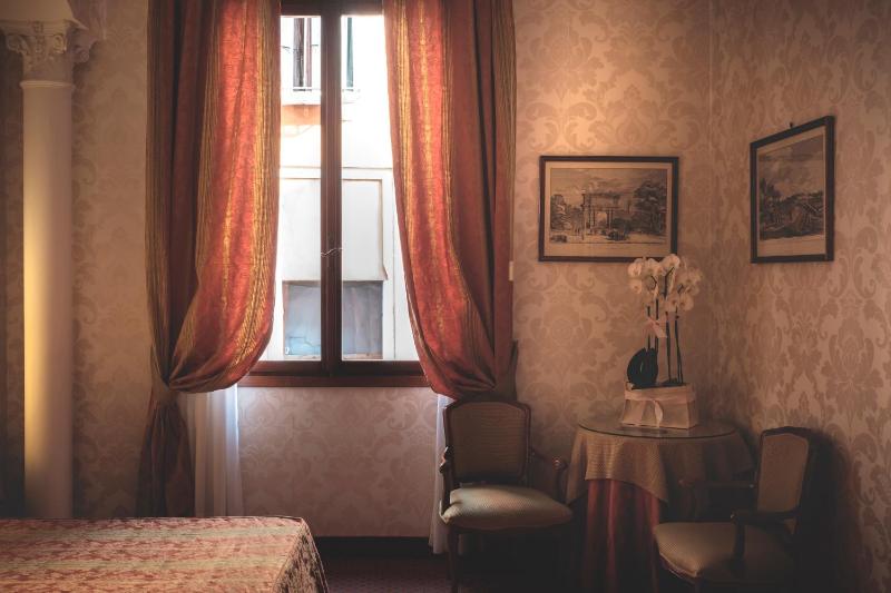 Superior Double or Twin Room image 4