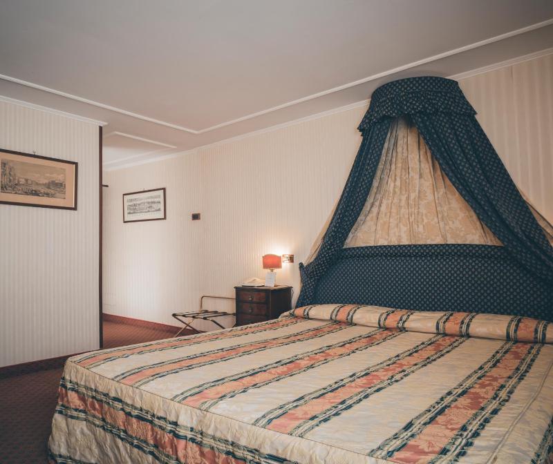 Double or Twin Room image 3