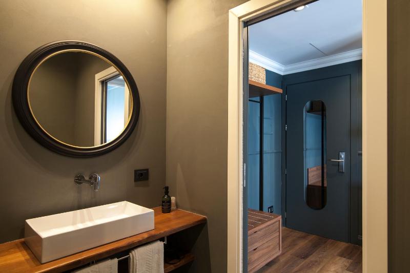 Superior Quadruple Room image 4