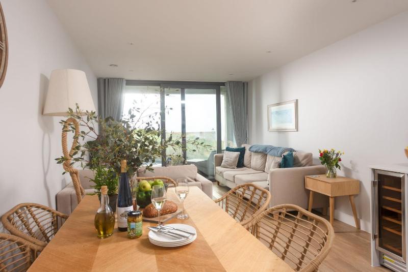 Oceans Eleven - Sea view - Secure parking - Footsteps from beach - image 31