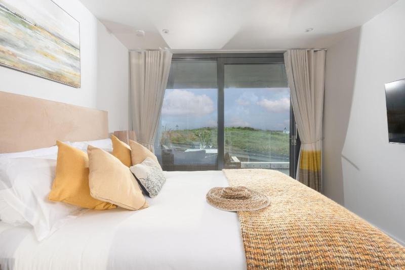 Oceans Eleven - Sea view - Secure parking - Footsteps from beach - image 12
