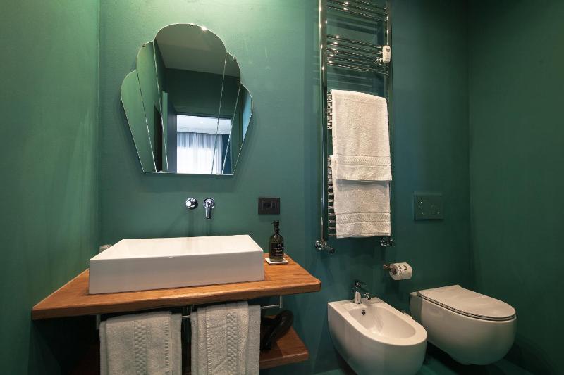 Superior Triple Room image 3