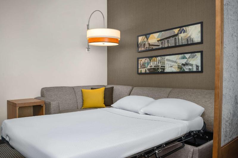 King Room with Sofa Bed image 3