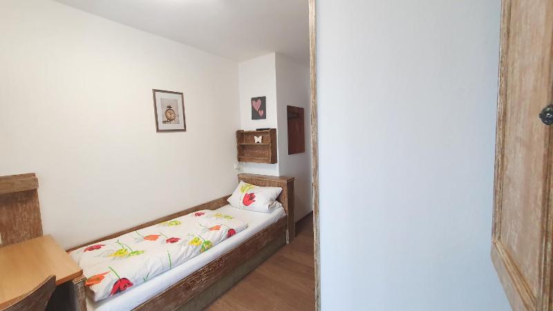Single Room image 3