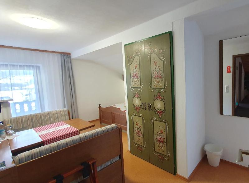 Double Room image 3