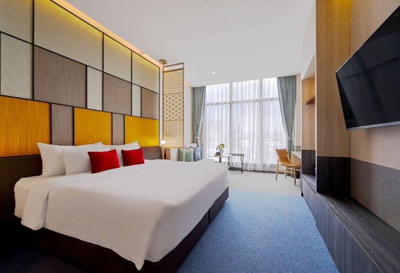 Deluxe Queen Room image 1