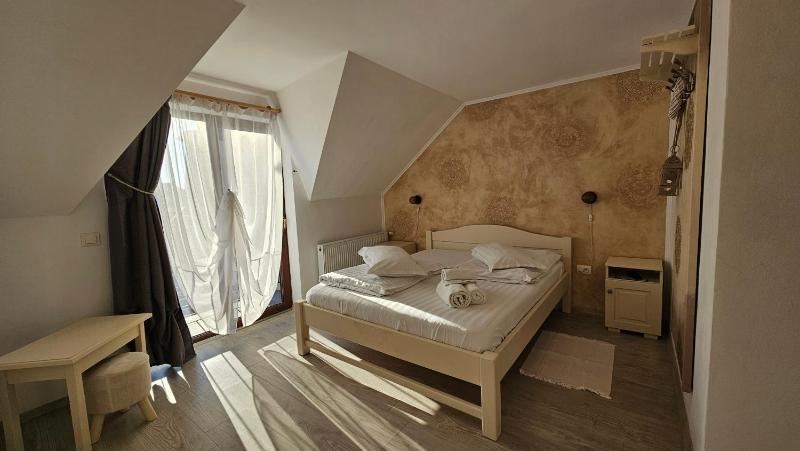 Standard Queen Room image 3