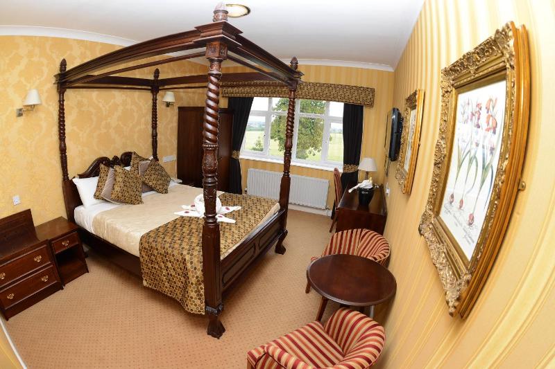 Double Room with Four Poster Bed image 2