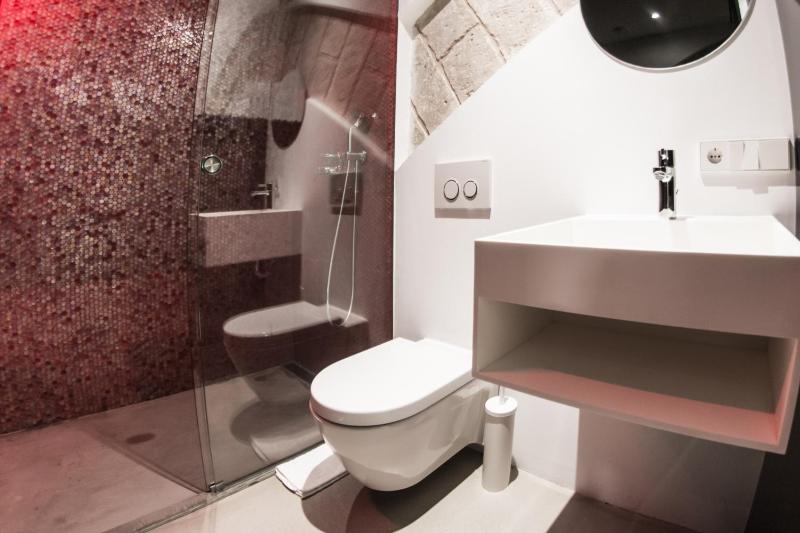  One-Bedroom Apartment with Balcony image 3