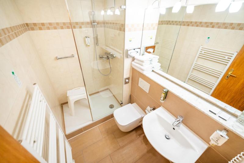 Double Room with Balcony image 2