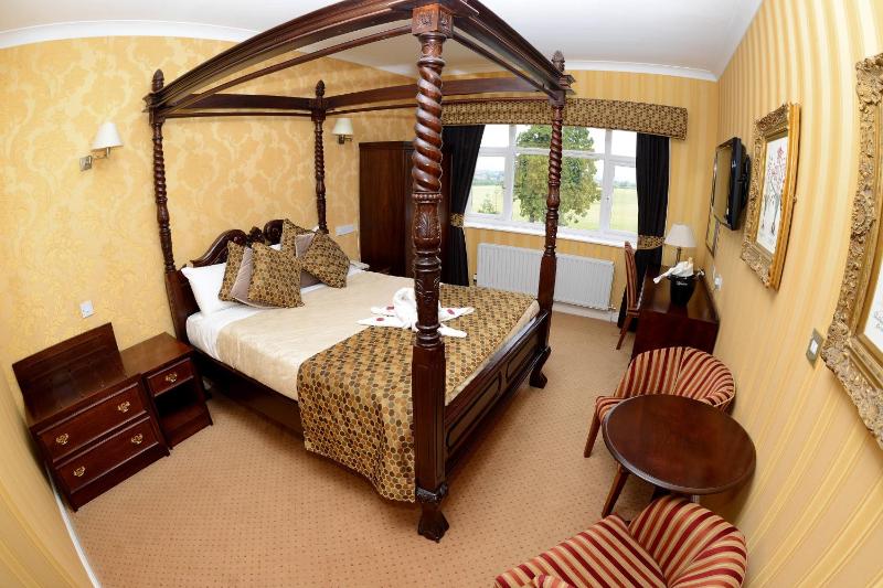 Double Room with Four Poster Bed image 2