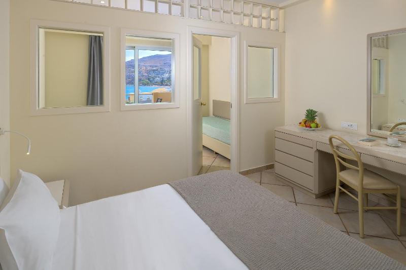 Family Room with Sea View image 4