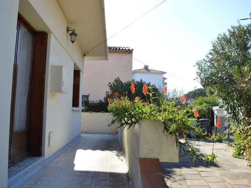 Maison 4 pièces avec terrasse climatisation et parking - Proche plage à Fréjus - FR-1-226A-48 - image 15