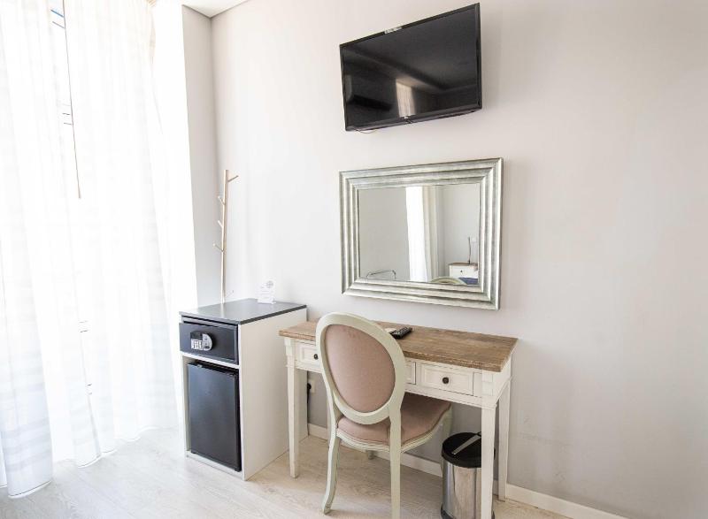 Superior Double Room with City View image 4