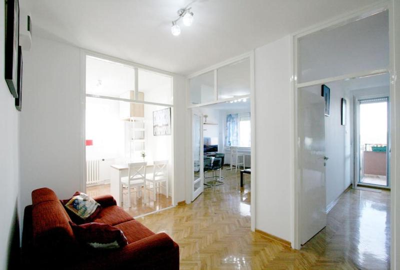 Magritte Business grade comfortable apartment. - image 6