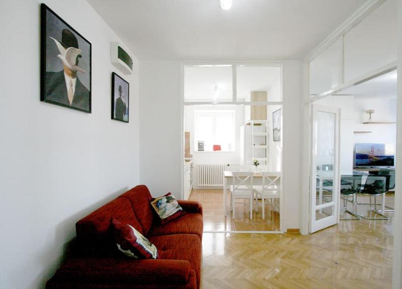 Magritte Business grade comfortable apartment. - image 14