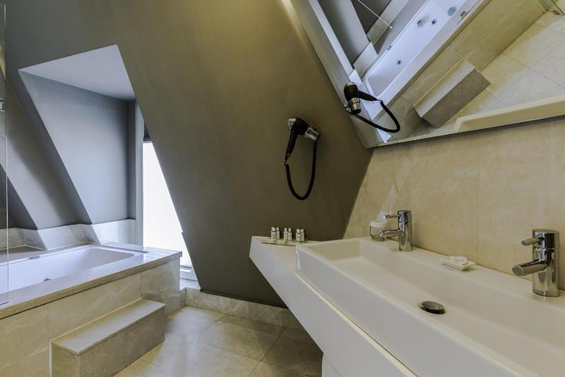 Executive Double Room image 3