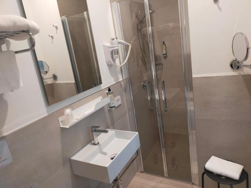 Economy Double Room image 2