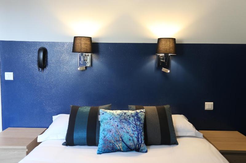 Classic Double Room image 4