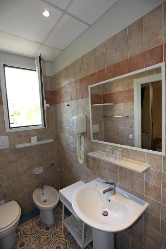 Classic Double Room image 3