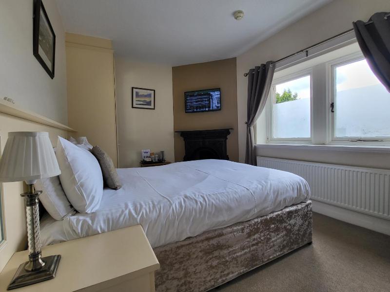 Small Double Room image 2