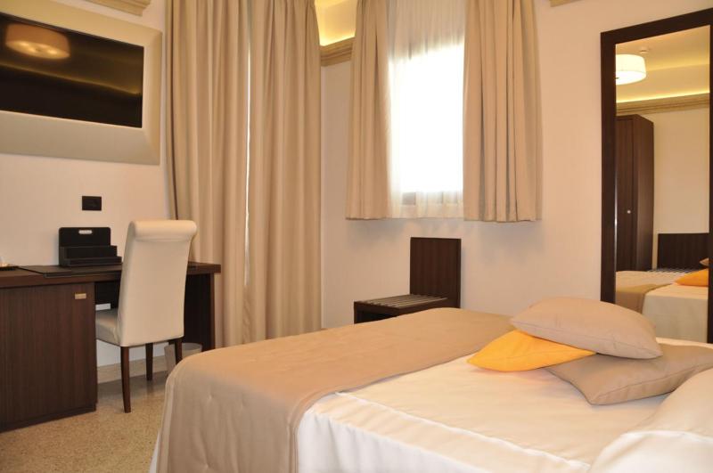 Junior Suite with Balcony image 1