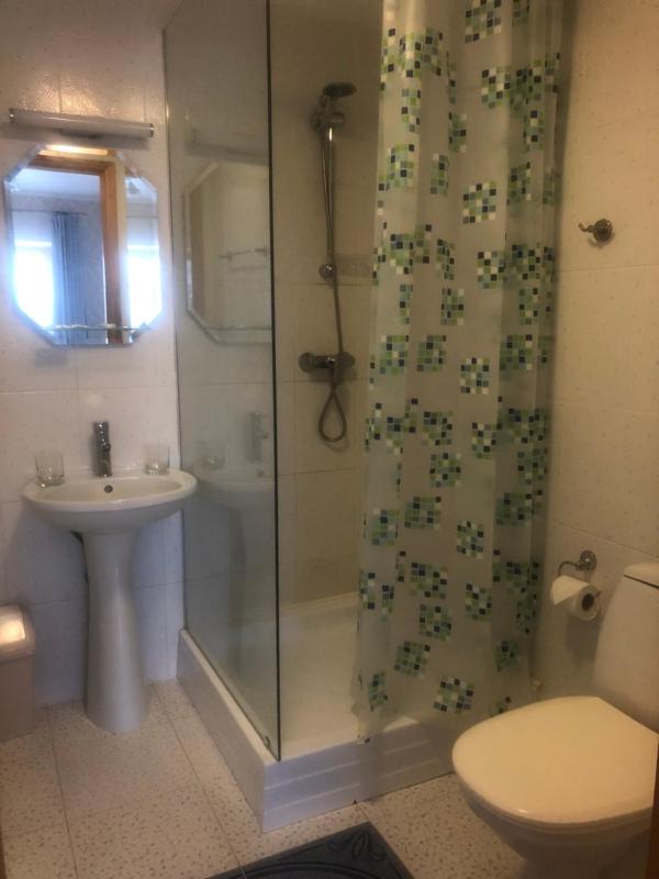 Twin Room image 4