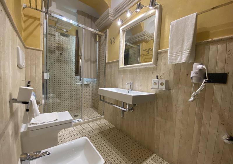 Junior Suite with Balcony image 3