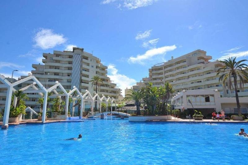 Spacious Studio in Benalbeach with sea views - image 4