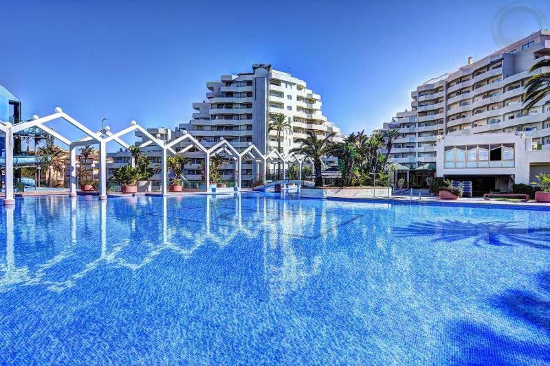 Spacious Studio in Benalbeach with sea views - image 5