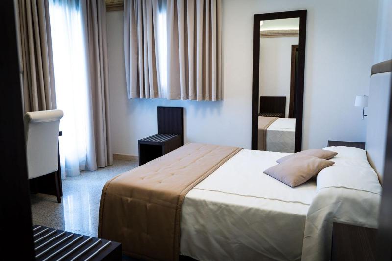 Junior Suite with Balcony image 2