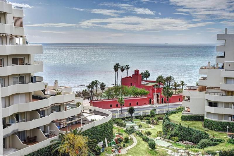 Apartment with sea views and large terrace - image 1