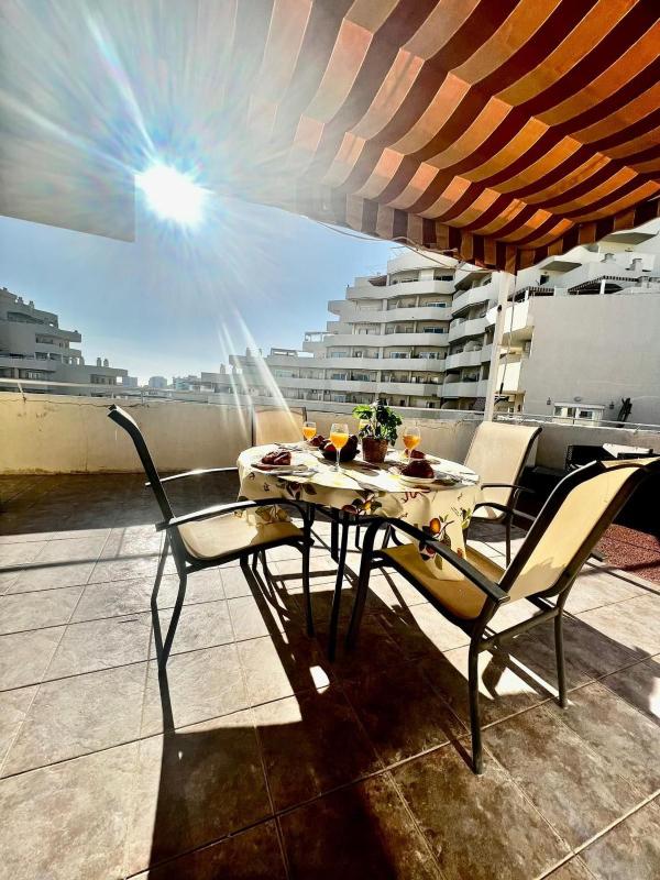 Apartment with sea views and large terrace - image 12