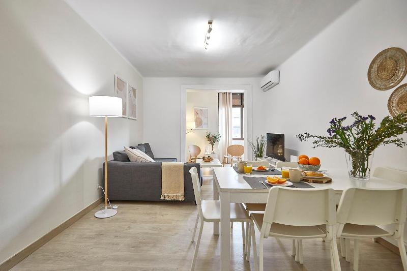 BBarcelona Encants Flat - image 1