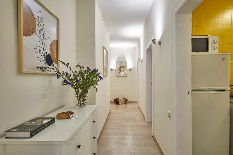 BBarcelona Encants Flat - image 7