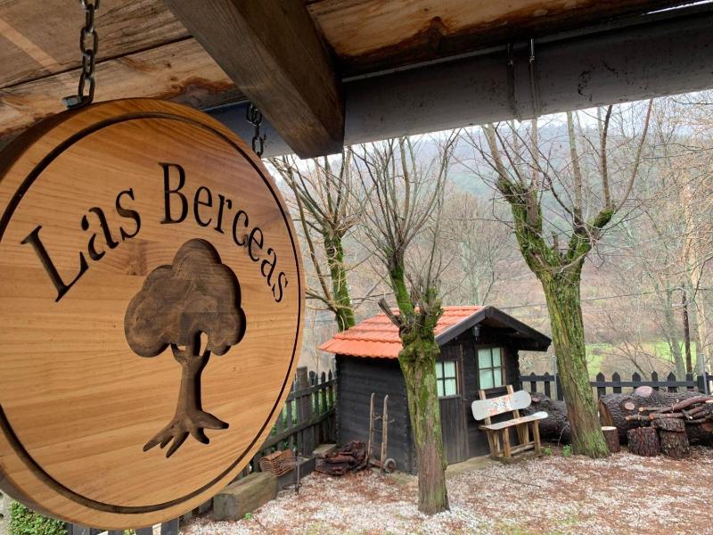 Quadruple Room with Private Bathroom image 3