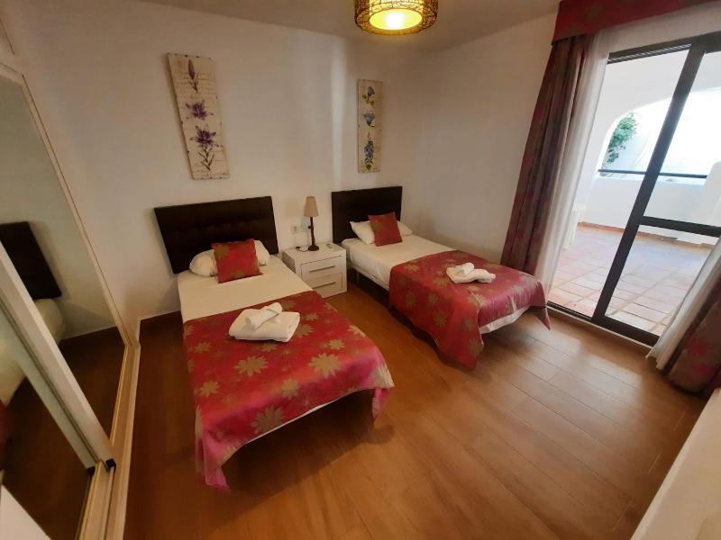 2 bedroom apartment with pool and barbecue - image 20