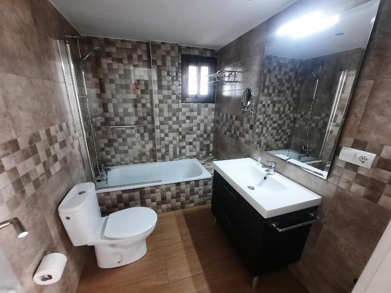 2 bedroom apartment with pool and barbecue - image 11