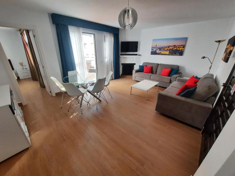 2 bedroom apartment with pool and barbecue - image 22