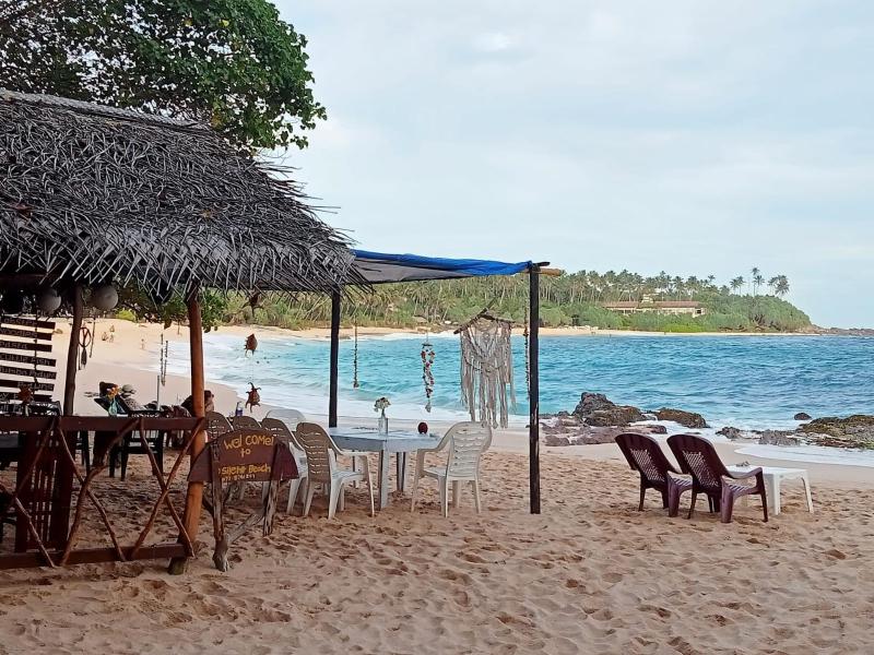 Unakuruwa silent beach villa - image 8