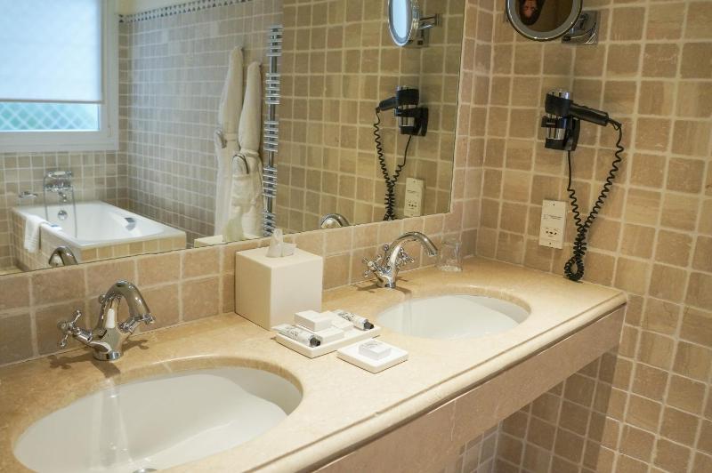 Suite Baie des Anges with Full Sea View image 2